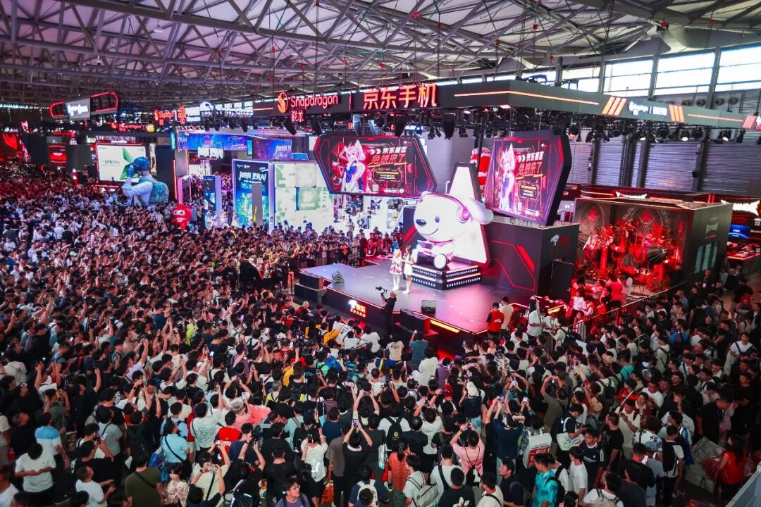 43.89万人次再创新高!第23届ChinaJoy圆满落幕:感谢有你,共赴这场“与AI同游”的盛夏之约 https://cms3.chinajoy.net/157/upload/resources/image/103531.jpg?token=Bearer eyJhbGciOiJIUzUxMiJ9.eyJpc3MiOiJlY2hpc2FuIiwic3ViIjoie1wiY2xpZW50XCI6XCJXRUJcIixcInR5cGVcIjpcIlVTRVJcIixcIm5hbWVcIjpcInVzZXIyX2FwaVwiLFwic2lnbmF0dXJlXCI6bnVsbCxcImV4cGlyZXNfaW5cIjoxODAwMDAwMH0iLCJpYXQiOjE3ODU4MzQ1ODEsImV4cCI6MTc4NTg1MjU4MX0.HoThmgOAUMt0EpWerAm8NYzl6DOy1GtDxDIOGVxXjea3HVMpGDIiP16BBotix2abTm3MiXT5hcOKdUHNC1Lp7g